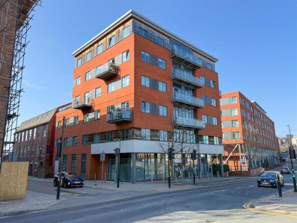 1 bed property, in Twenty Twenty House, £95,000