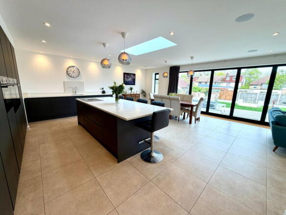 4 bed property, in Impressive & Beautiful 1930's Home With An Amazing 30ft Kitchen/Dining/Family Area!, £750,000