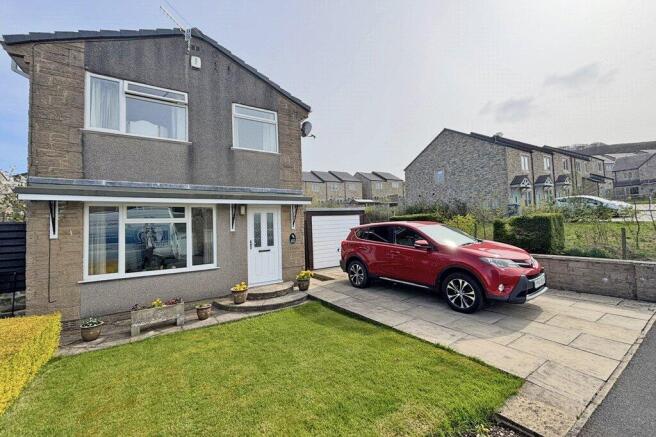 3 bed property, in 172 Moorview Way, £279,500