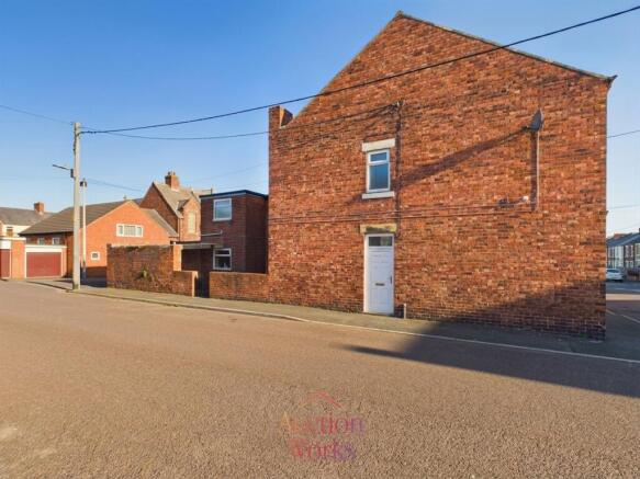 2 bed property, in West Street, £45,000