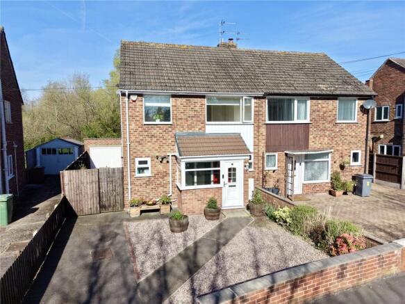 3 bed property, in Fornalls Green Lane, £300,000