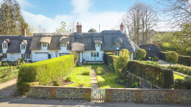 2 bed property, in Dalham, £400,000