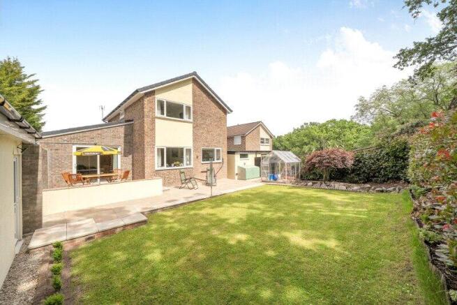 4 bed property, in Hawfinch Close, £480,000
