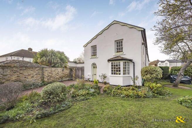 3 bed property, in Upton Road, £675,000