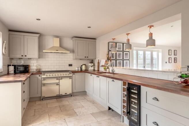 4 bed property, in High Street, £575,000