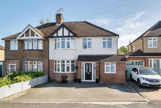 5 bed property, in Kenilworth Drive, £1,095,000