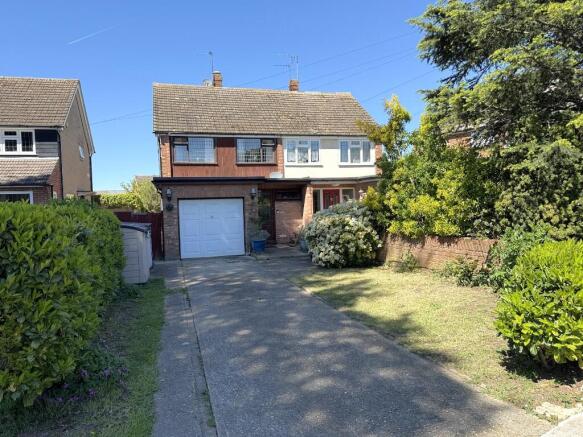 4 bed property, in Second Avenue, £475,000