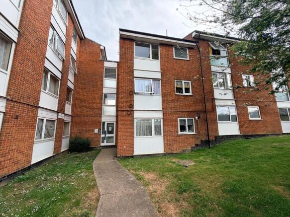 2 bed property, in Flat 36, £185,000