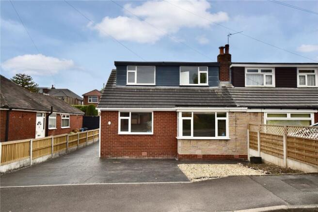 4 bed property, in Cotswold Avenue, £330,000