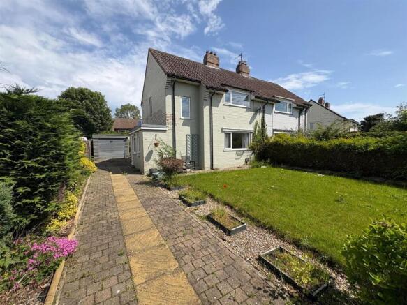 2 bed property, in Carrside, £148,950