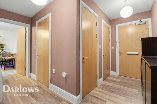 2 bed property, in Schooner Drive, £250,000
