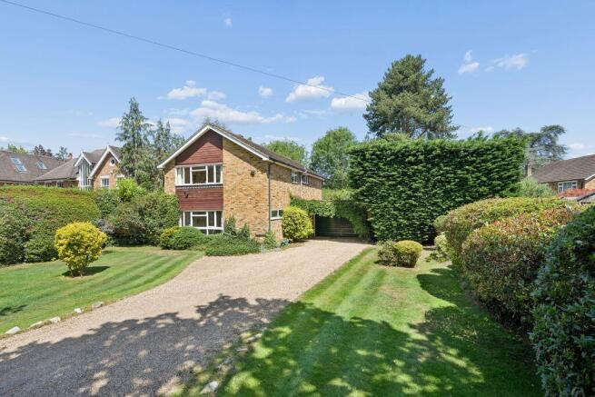 4 bed property, in Barn Close, £1,100,000