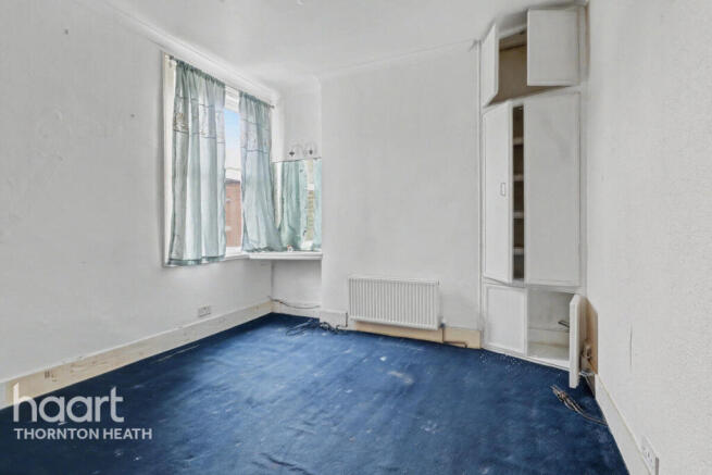 3 bed property, in Mersham Road, £200,000