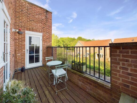 1 bed property, in Pirnhow Street, £145,000