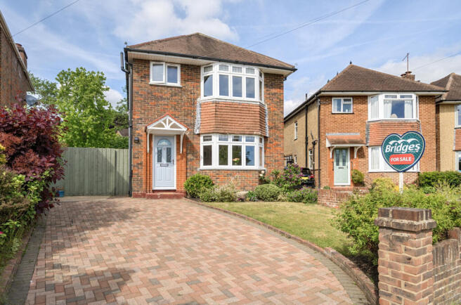 3 bed property, in Highfield Gardens, £575,000