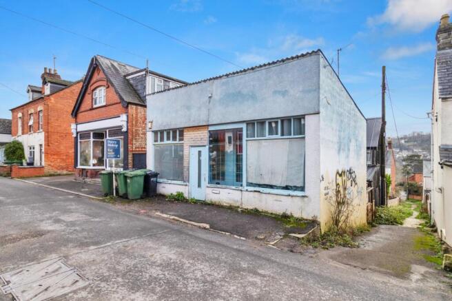 2 bed property, in Horns Road, £180,000