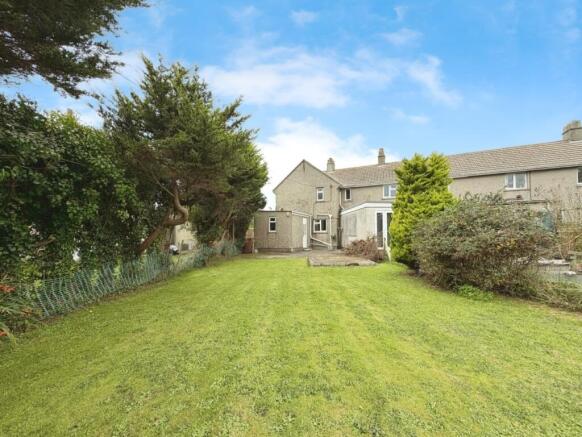 2 bed property, in Clifden Close, £225,000