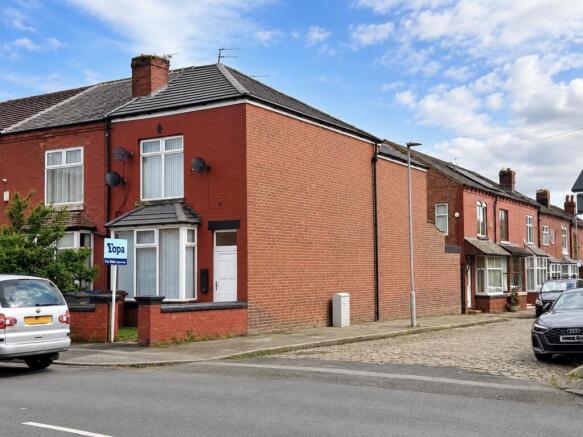 2 bed property, in Church Lane, £160,000