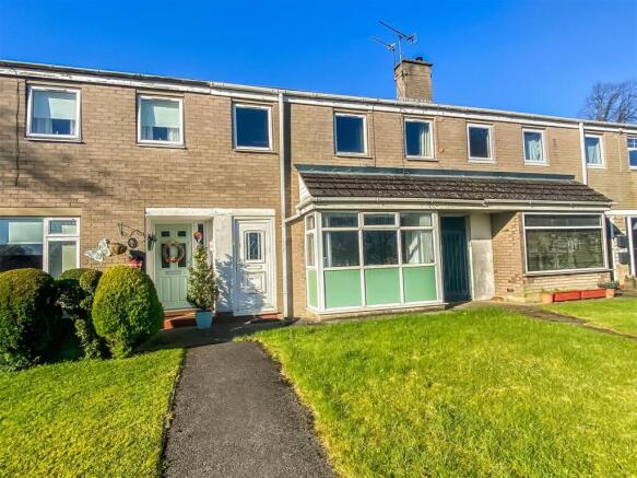 3 bed property, in St Andrews Close, £100,000