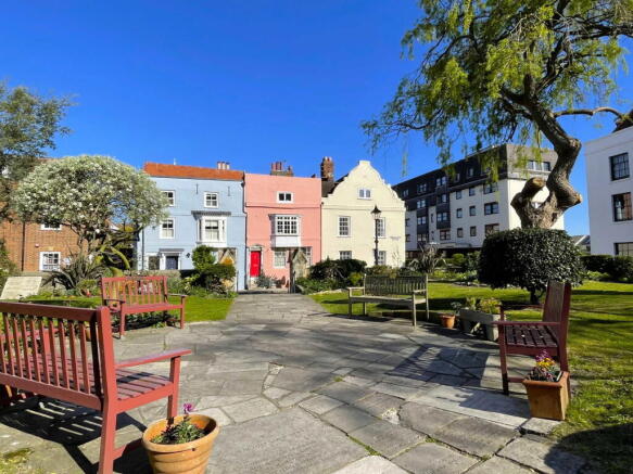 2 bed property, in St Thomas's Street, £399,500