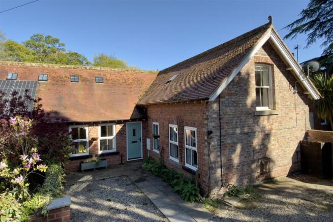 3 bed property, in Stable Cottage, £450,000