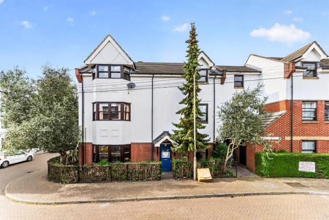 2 bed property, in Flock Mill Place, £375,000