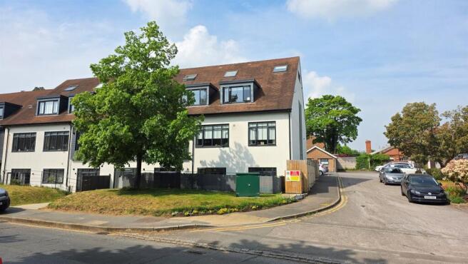 2 bed property, in Station Road, £290,000