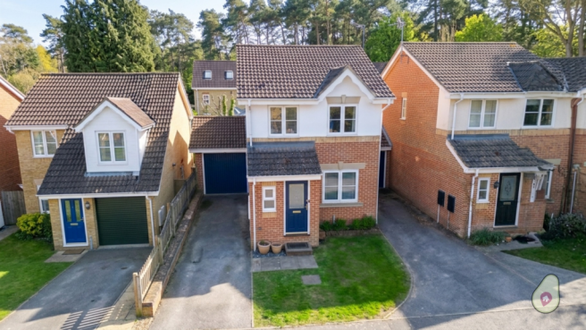 3 bed property, in Queens Ride, £500,000