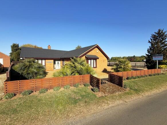 4 bed property, in Ingoldisthorpe, £600,000