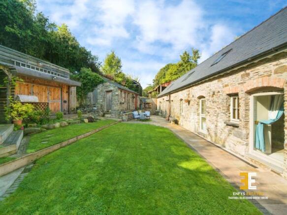 4 bed property, in Dolwyd, £549,950