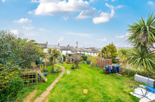 10 bed property, in St. Andrews Road, £500,000