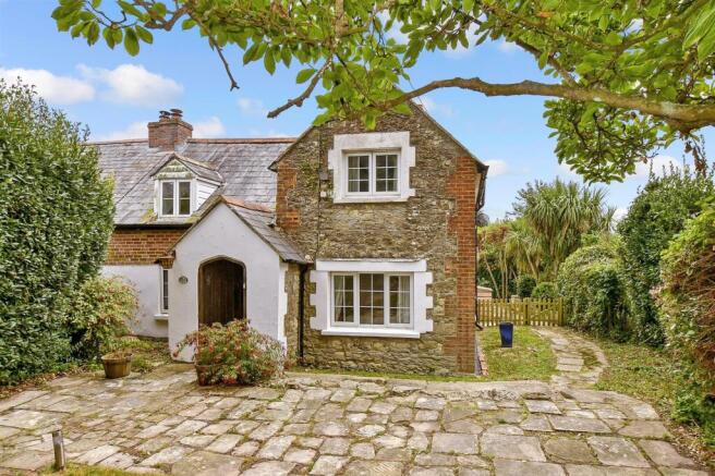 3 bed property, in Newnham Road, £350,000