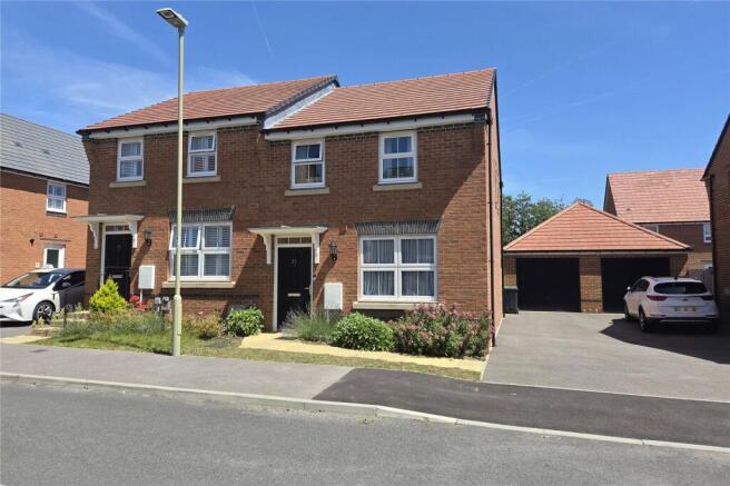 3 bed property, in Forty Acres Way, £400,000