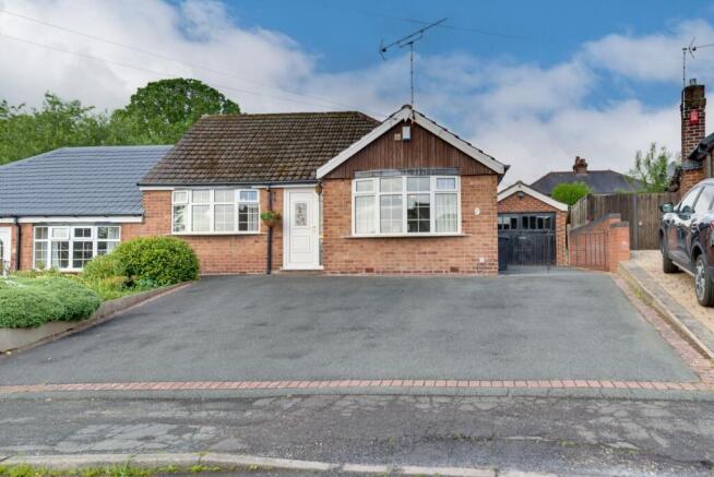 2 bed property, in Tidnock Avenue, £299,950