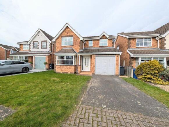 4 bed property, in Aldwych Croft, £279,950