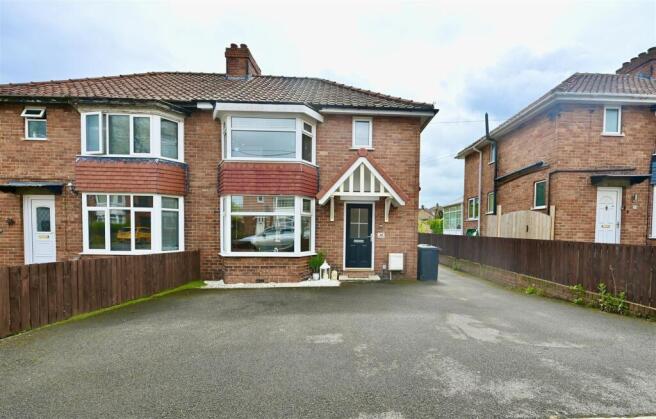 3 bed property, in Sutton Avenue, £200,000