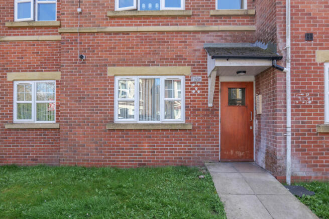 2 bed property, in Moscow Drive, £80,000