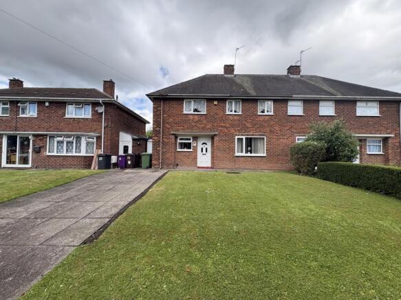 4 bed property, in Hillside Gardens, £250,000