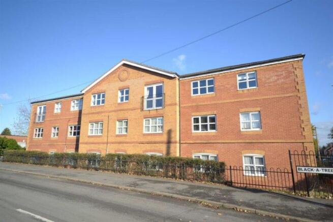 2 bed property, in Black-A-Tree Road, £120,000