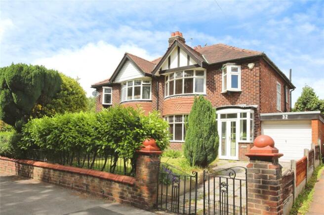 3 bed property, in Balmoral Road, £485,000