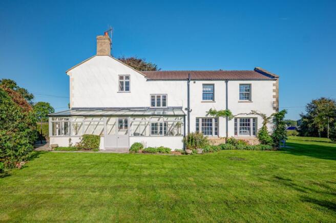 5 bed property, in Kilmington Common, £1,200,000
