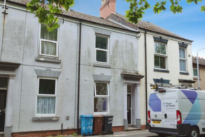 2 bed property, in Leonard Street, £100,000