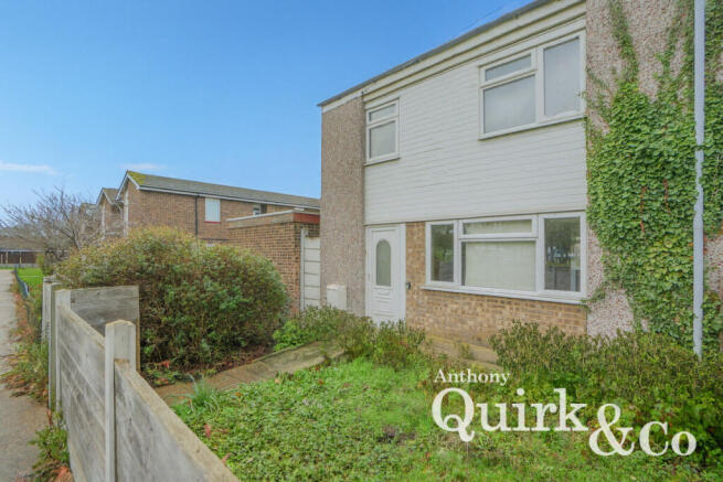 3 bed property, in Link Road, £230,000