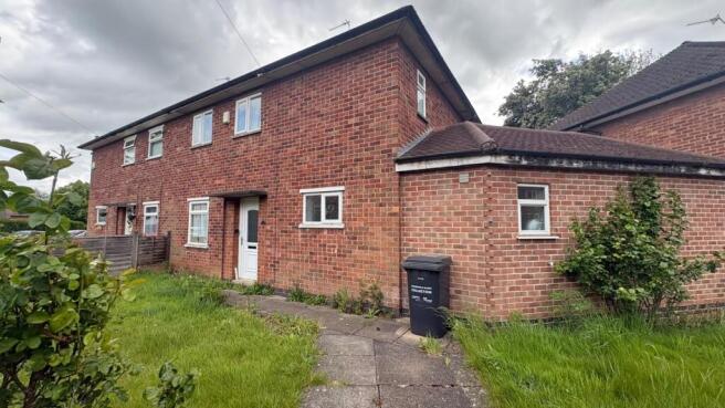 4 bed property, in Hermitage Road, £135,000