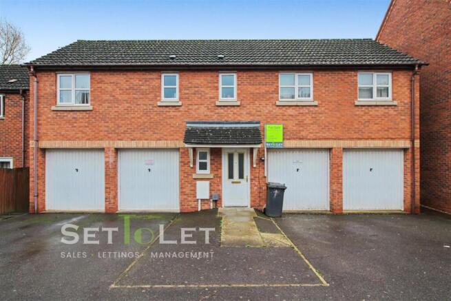 2 bed property, in Pickhill Road, £200,000