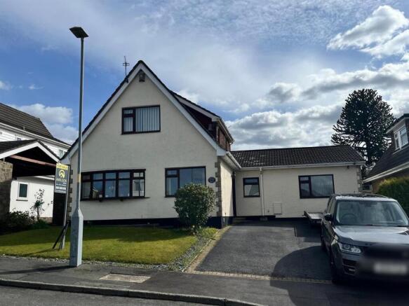 4 bed property, in Foxhill Drive, £535,000