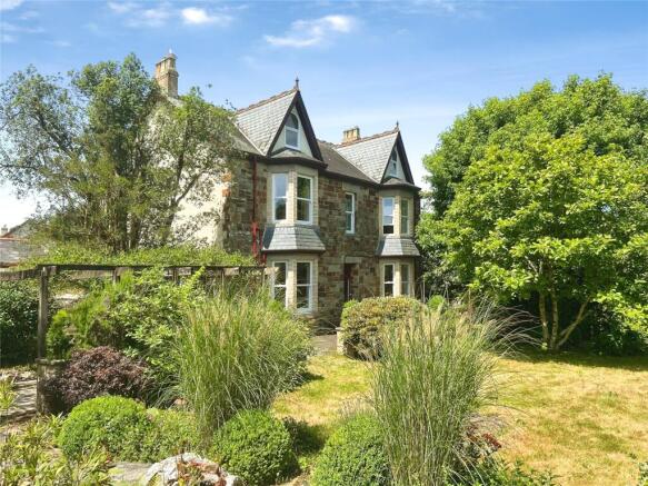 6 bed property, in Harleigh Road, £600,000