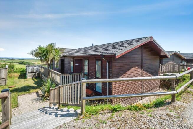 2 bed property, in Holiday Park, £125,000