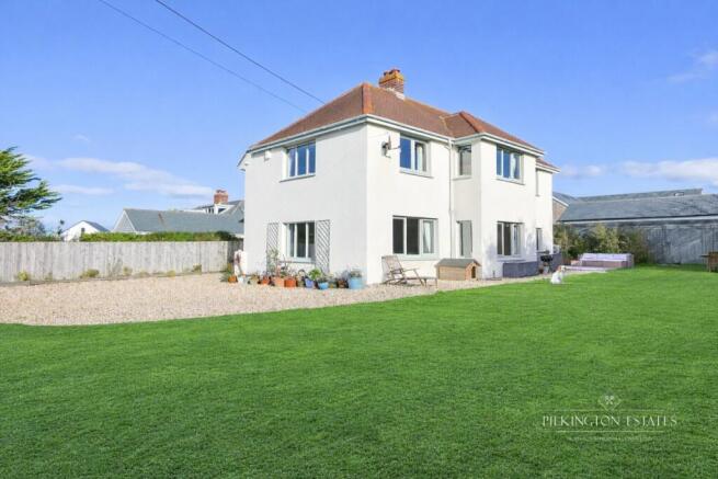 4 bed property, in Combe Lane, £700,000