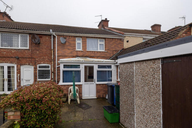 4 bed property, in West End Lane, £125,000
